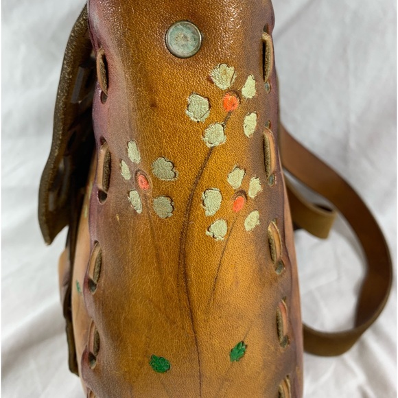 Vintage tan brown leather hand tooled semi structured shoulder bag with flowers - Picture 15 of 15
